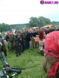 порно фотосессия Голые тёлочки на мотоцикле фото-24.йпг