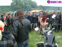 порно фотосессия Голые тёлочки на мотоцикле фото-28.йпг