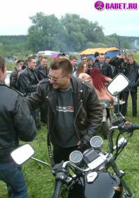 порно фотосессия Голые тёлочки на мотоцикле фото-30.йпг