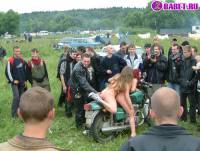 порно фотосессия Голые тёлочки на мотоцикле фото-36.йпг