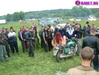 порно фотосессия Голые тёлочки на мотоцикле фото-40.йпг