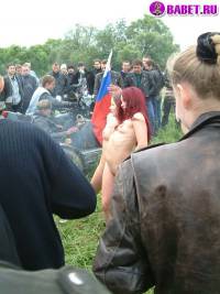 порно фотосессия Голые тёлочки на мотоцикле фото-54.йпг