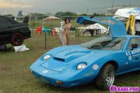 порно фотосессия Красивая целочка рядом с красивым авто фото-10.йпг