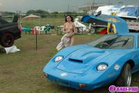 порно фотосессия Красивая целочка рядом с красивым авто фото-13.йпг