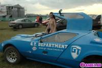 порно фотосессия Красивая целочка рядом с красивым авто фото-28.йпг