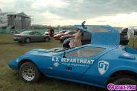 порно фотосессия Красивая целочка рядом с красивым авто фото-33.йпг