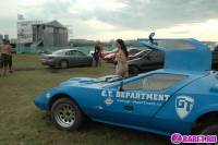 порно фотосессия Красивая целочка рядом с красивым авто фото-34.йпг