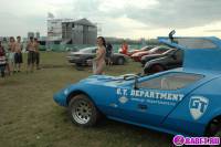 порно фотосессия Красивая целочка рядом с красивым авто фото-35.йпг