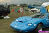 порно фотосессия Красивая целочка рядом с красивым авто фото-7.йпг