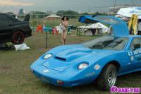 порно фотосессия Красивая целочка рядом с красивым авто фото-8.йпг