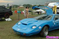 порно фотосессия Красивая целочка рядом с красивым авто фото-9.йпг