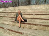 порно фотосессия Московская шалава шарится по стадиону фото-28.йпг