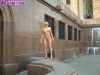 порно фотосессия Московская шалава шарится по стадиону фото-62.йпг