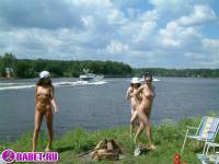 порно фотосессия Три подруги разделись до гола на речке фото-105.йпг