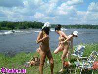 порно фотосессия Три подруги разделись до гола на речке фото-108.йпг