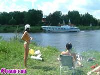 порно фотосессия Три подруги разделись до гола на речке фото-10.йпг