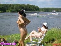 порно фотосессия Три подруги разделись до гола на речке фото-112.йпг