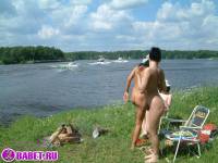 порно фотосессия Три подруги разделись до гола на речке фото-113.йпг