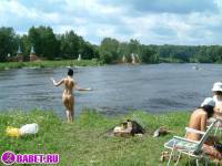 порно фотосессия Три подруги разделись до гола на речке фото-115.йпг