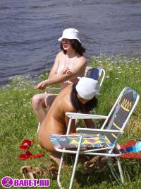 порно фотосессия Три подруги разделись до гола на речке фото-117.йпг