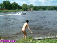 порно фотосессия Три подруги разделись до гола на речке фото-120.йпг