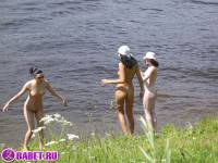 порно фотосессия Три подруги разделись до гола на речке фото-127.йпг
