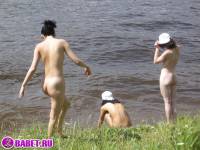 порно фотосессия Три подруги разделись до гола на речке фото-137.йпг