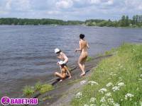 порно фотосессия Три подруги разделись до гола на речке фото-142.йпг