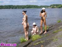 порно фотосессия Три подруги разделись до гола на речке фото-147.йпг