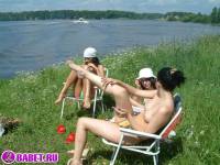 порно фотосессия Три подруги разделись до гола на речке фото-14.йпг
