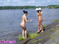 порно фотосессия Три подруги разделись до гола на речке фото-152.йпг