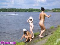 порно фотосессия Три подруги разделись до гола на речке фото-154.йпг