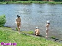порно фотосессия Три подруги разделись до гола на речке фото-155.йпг