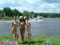 порно фотосессия Три подруги разделись до гола на речке фото-178.йпг