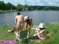 порно фотосессия Три подруги разделись до гола на речке фото-18.йпг