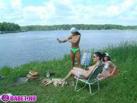 порно фотосессия Три подруги разделись до гола на речке фото-1.йпг