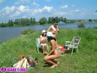 порно фотосессия Три подруги разделись до гола на речке фото-55.йпг