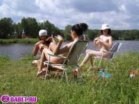 порно фотосессия Три подруги разделись до гола на речке фото-69.йпг