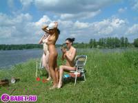порно фотосессия Три подруги разделись до гола на речке фото-82.йпг
