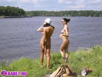 порно фотосессия Три подруги разделись до гола на речке фото-93.йпг