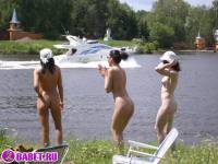 порно фотосессия Три подруги разделись до гола на речке фото-98.йпг