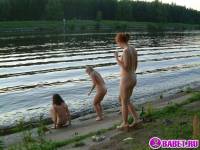 порно фотосессия Четыре голых девушки на отдыхе фото-507.йпг