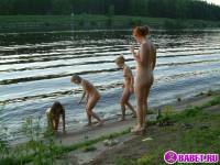 порно фотосессия Четыре голых девушки на отдыхе фото-508.йпг