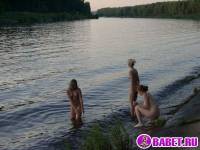 порно фотосессия Четыре голых девушки на отдыхе фото-530.йпг