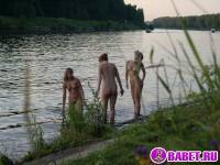 порно фотосессия Четыре голых девушки на отдыхе фото-539.йпг