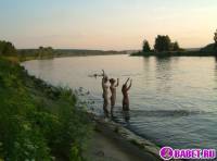 порно фотосессия Четыре голых девушки на отдыхе фото-543.йпг