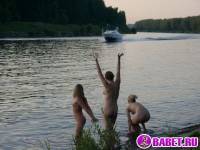 порно фотосессия Четыре голых девушки на отдыхе фото-544.йпг