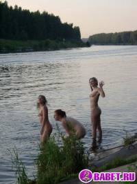 порно фотосессия Четыре голых девушки на отдыхе фото-548.йпг