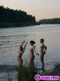 порно фотосессия Четыре голых девушки на отдыхе фото-549.йпг