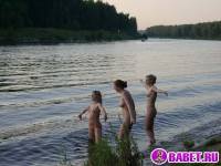 порно фотосессия Четыре голых девушки на отдыхе фото-551.йпг